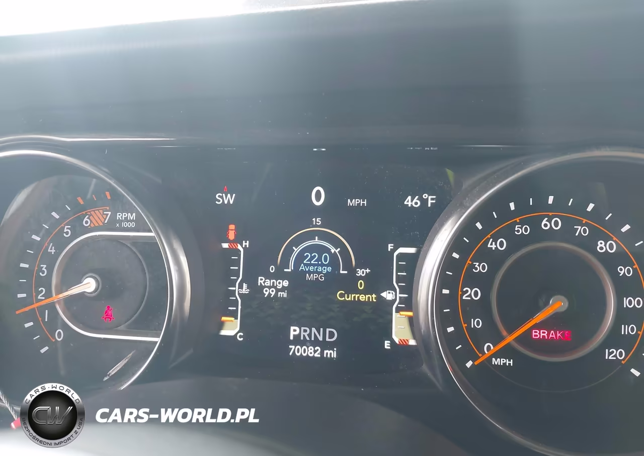 2020 Jeep Wrangler Unlimited Sahara Altitude 4X4 VIN:1C4HJXEN1LW125927 - 7