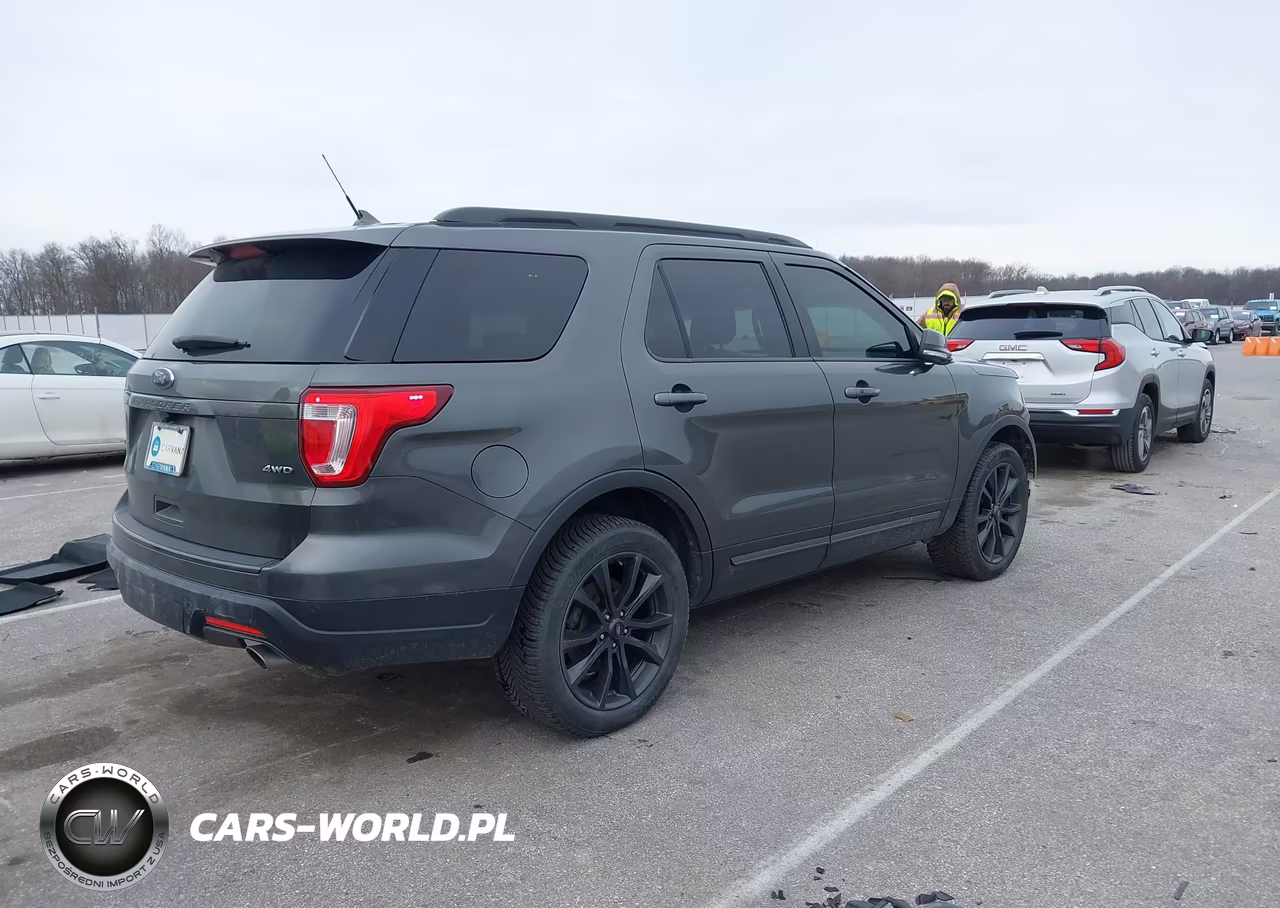 2018 Ford Explorer Xlt VIN:1FM5K8D8XJGC67620 - 4