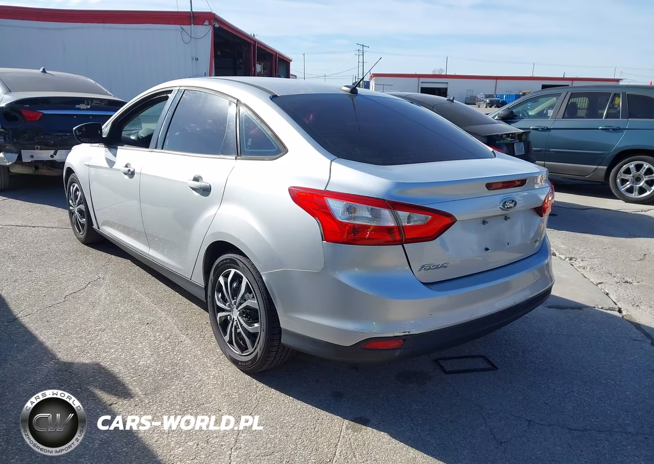 2012 Ford Focus Se VIN:1FAHP3F24CL302814 - 3