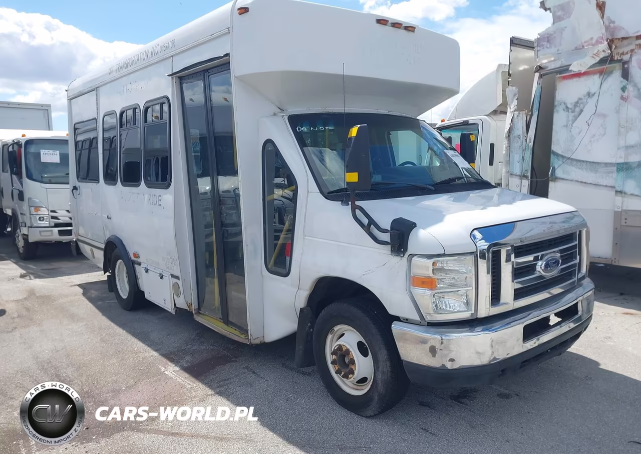2009 Ford E-350 Cutaway