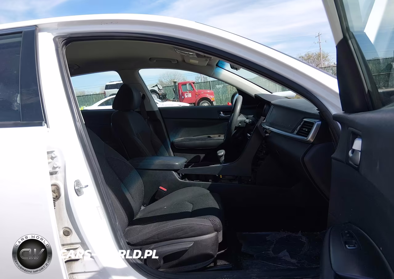 2019 Kia Optima Lx VIN:5XXGT4L37KG358233 - 5