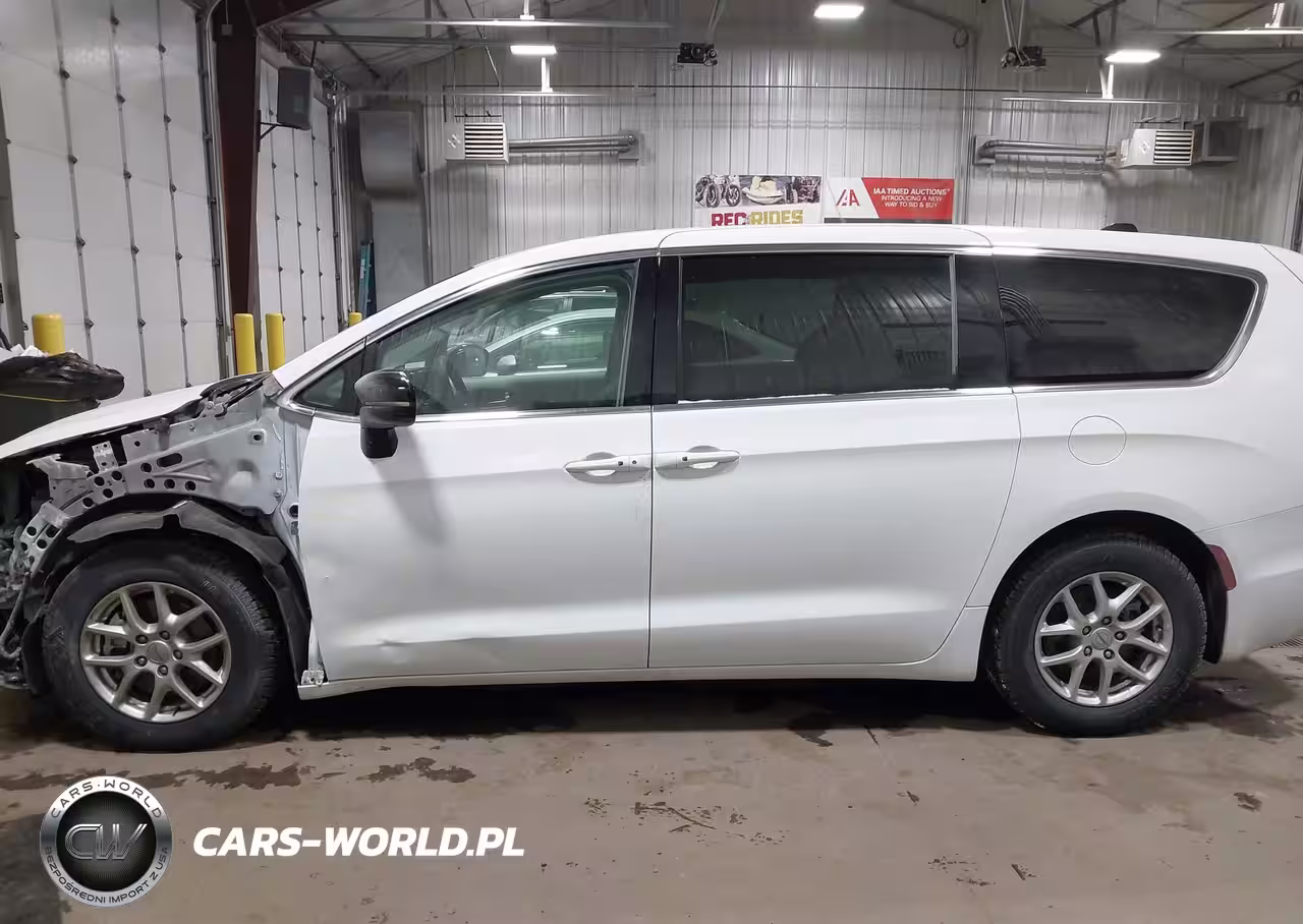 2024 Chrysler Pacifica Touring L VIN:2C4RC1BG4RR182917 - 14
