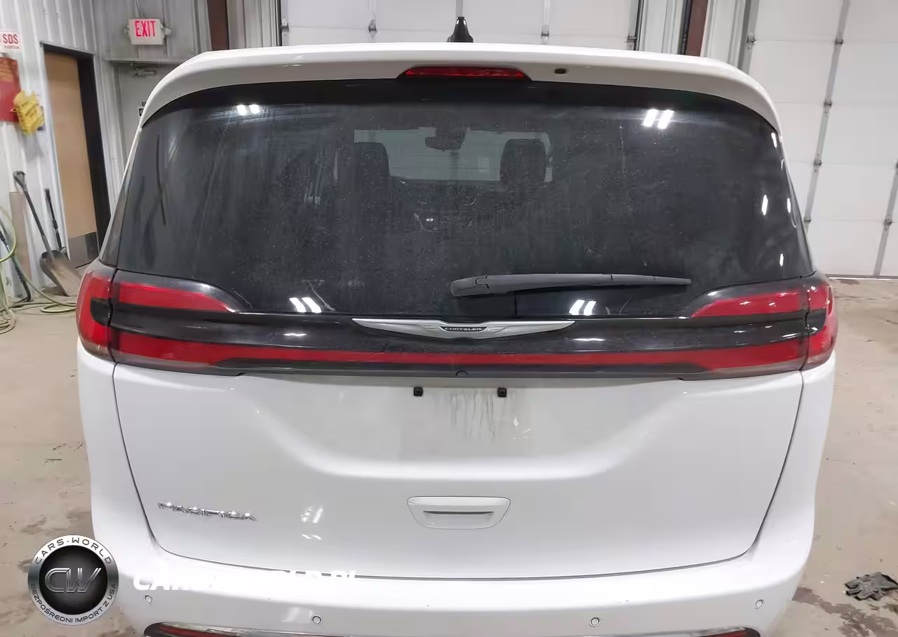 2024 Chrysler Pacifica Touring L VIN:2C4RC1BG4RR182917 - 16
