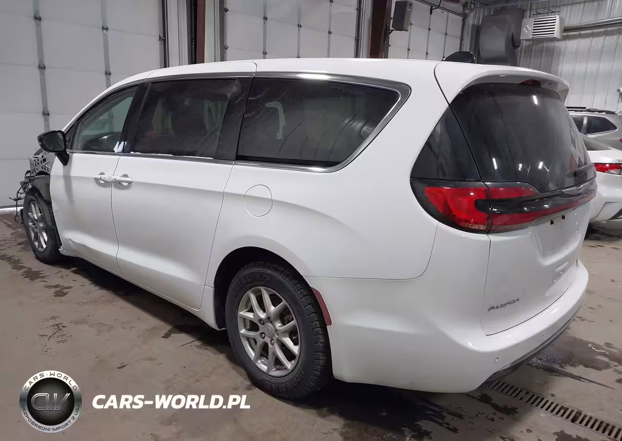 2024 Chrysler Pacifica Touring L VIN:2C4RC1BG4RR182917 - 3