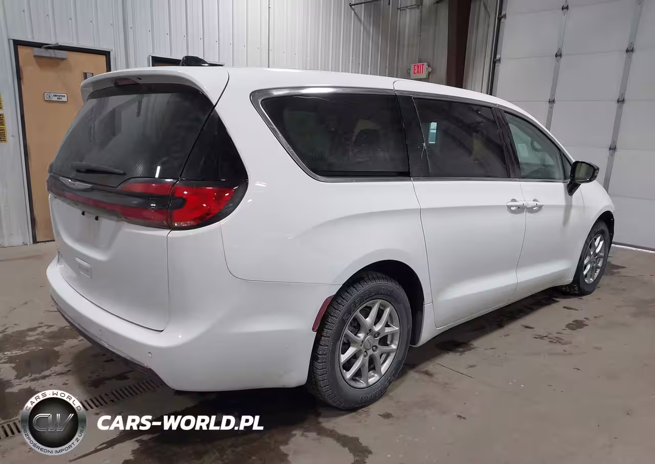 2024 Chrysler Pacifica Touring L VIN:2C4RC1BG4RR182917 - 4