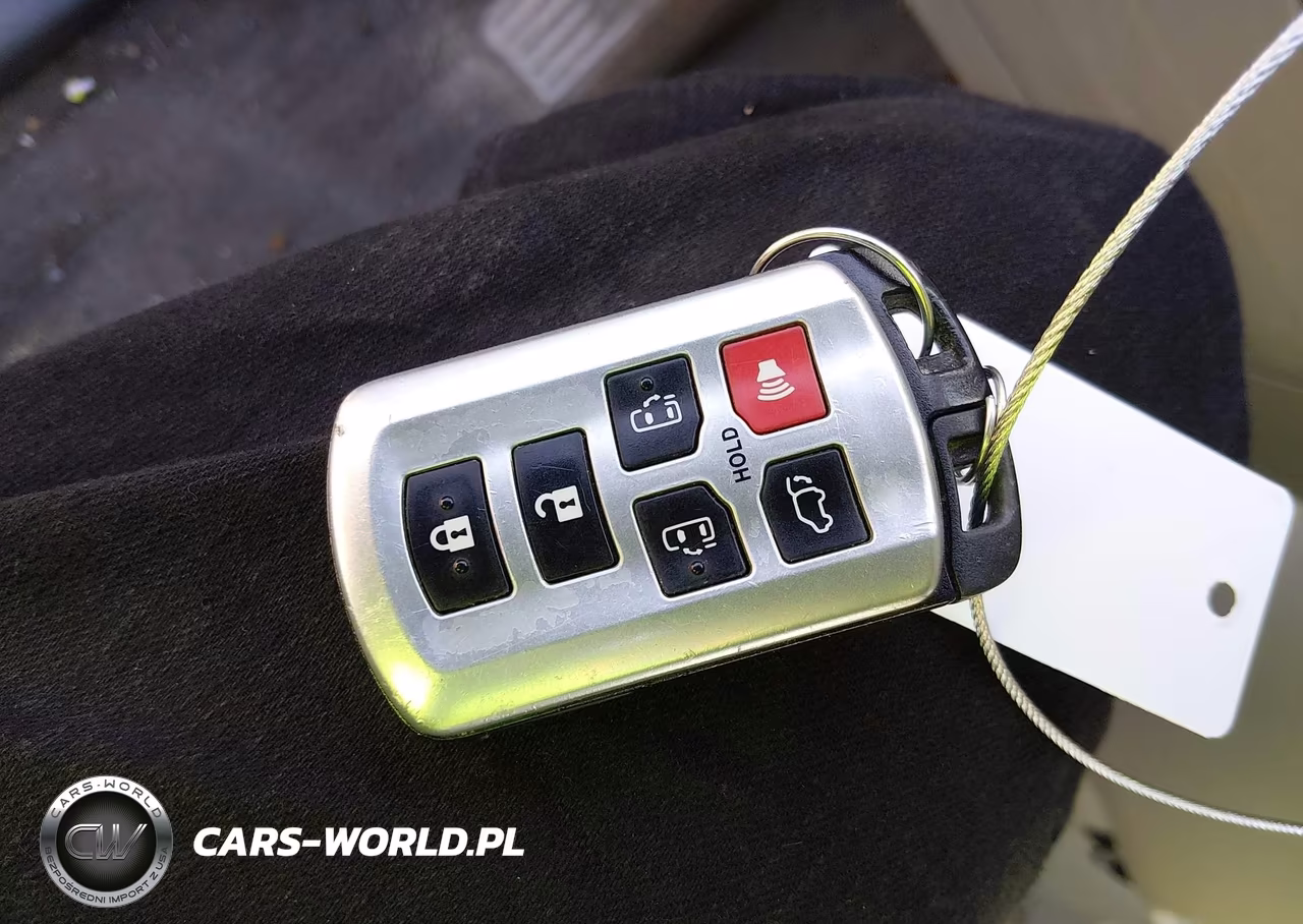2011 Toyota Sienna Limited VIN:5TDDK3DC6BS017760 - 11