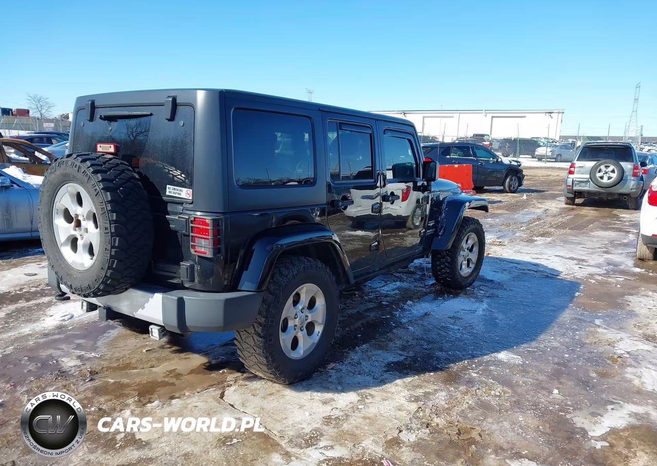2015 Jeep Wrangler Unlimited Sahara VIN:1C4BJWEG3FL727316 - 4