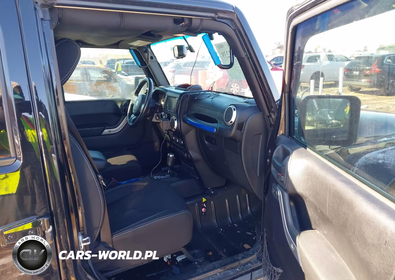 2015 Jeep Wrangler Unlimited Sahara VIN:1C4BJWEG3FL727316 - 5