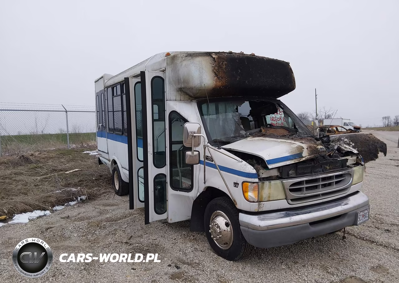 2002 Ford E-450 Cutaway Standard