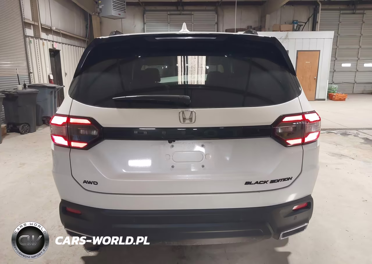 2025 Honda Pilot Black Edition VIN:5FNYG1H95SB138502 - 16