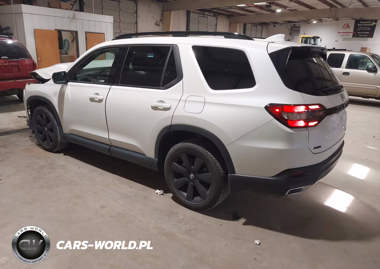 2025 Honda Pilot Black Edition VIN:5FNYG1H95SB138502 - 3