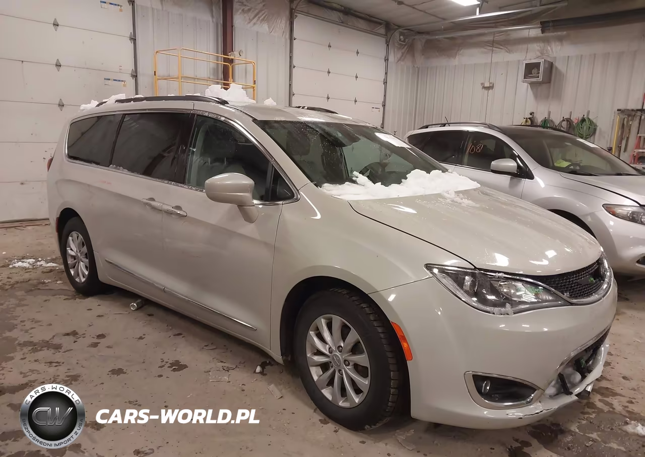 2017 Chrysler Pacifica Touring-L