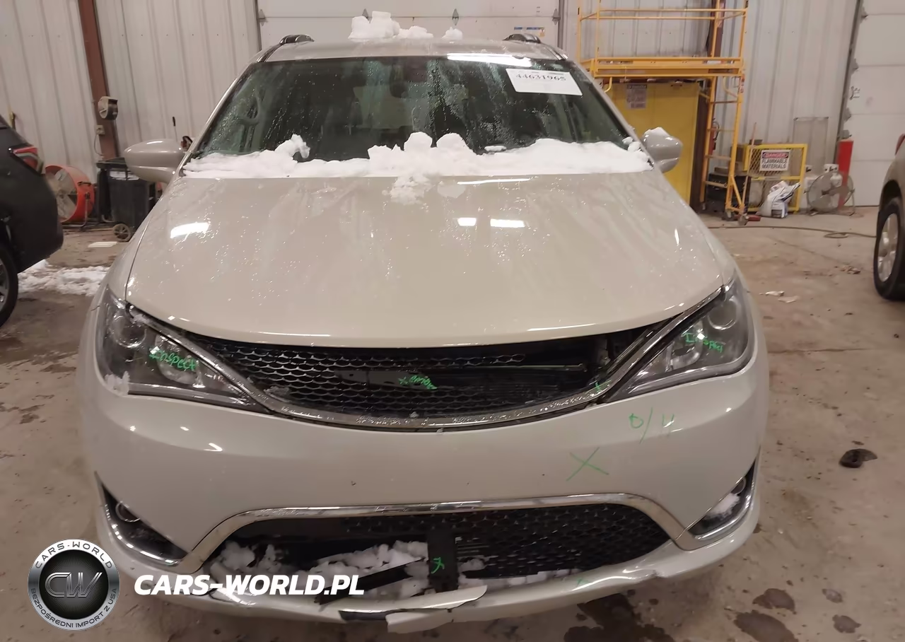2017 Chrysler Pacifica Touring-L VIN:2C4RC1BG9HR633855 - 12