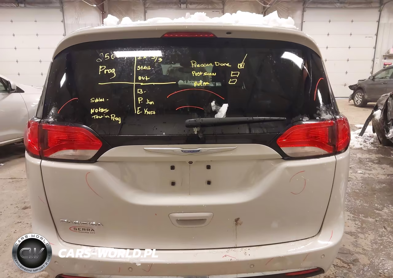 2017 Chrysler Pacifica Touring-L VIN:2C4RC1BG9HR633855 - 16