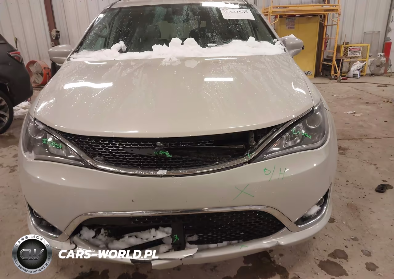 2017 Chrysler Pacifica Touring-L VIN:2C4RC1BG9HR633855 - 6