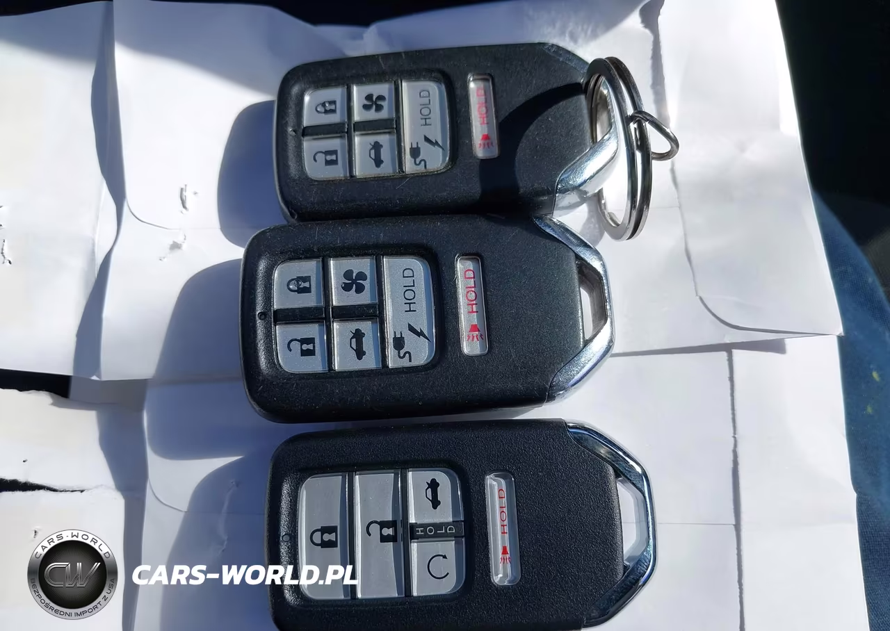 2018 Honda Clarity Plug-In Hybrid VIN:JHMZC5F1XJC017690 - 11