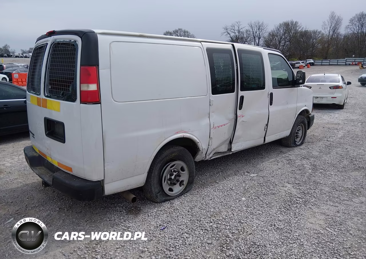 2015 Chevrolet Express 2500 Work Van VIN:1GCWGFCF6F1220741 - 4