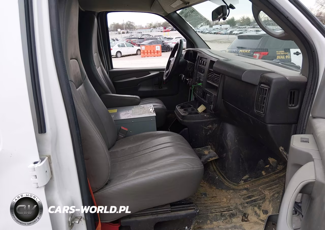 2015 Chevrolet Express 2500 Work Van VIN:1GCWGFCF6F1220741 - 5