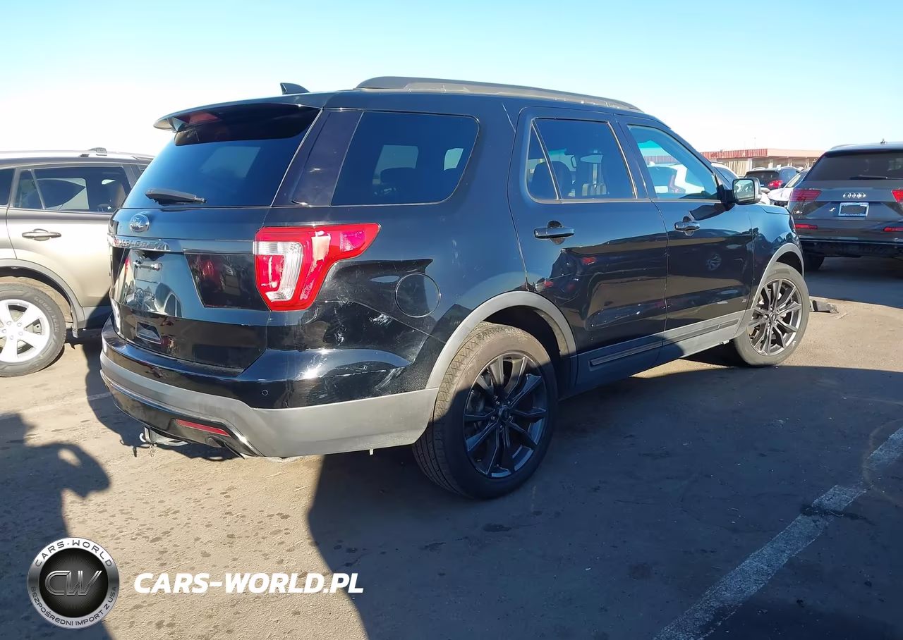 2017 Ford Explorer Xlt VIN:1FM5K7D8XHGA03690 - 4