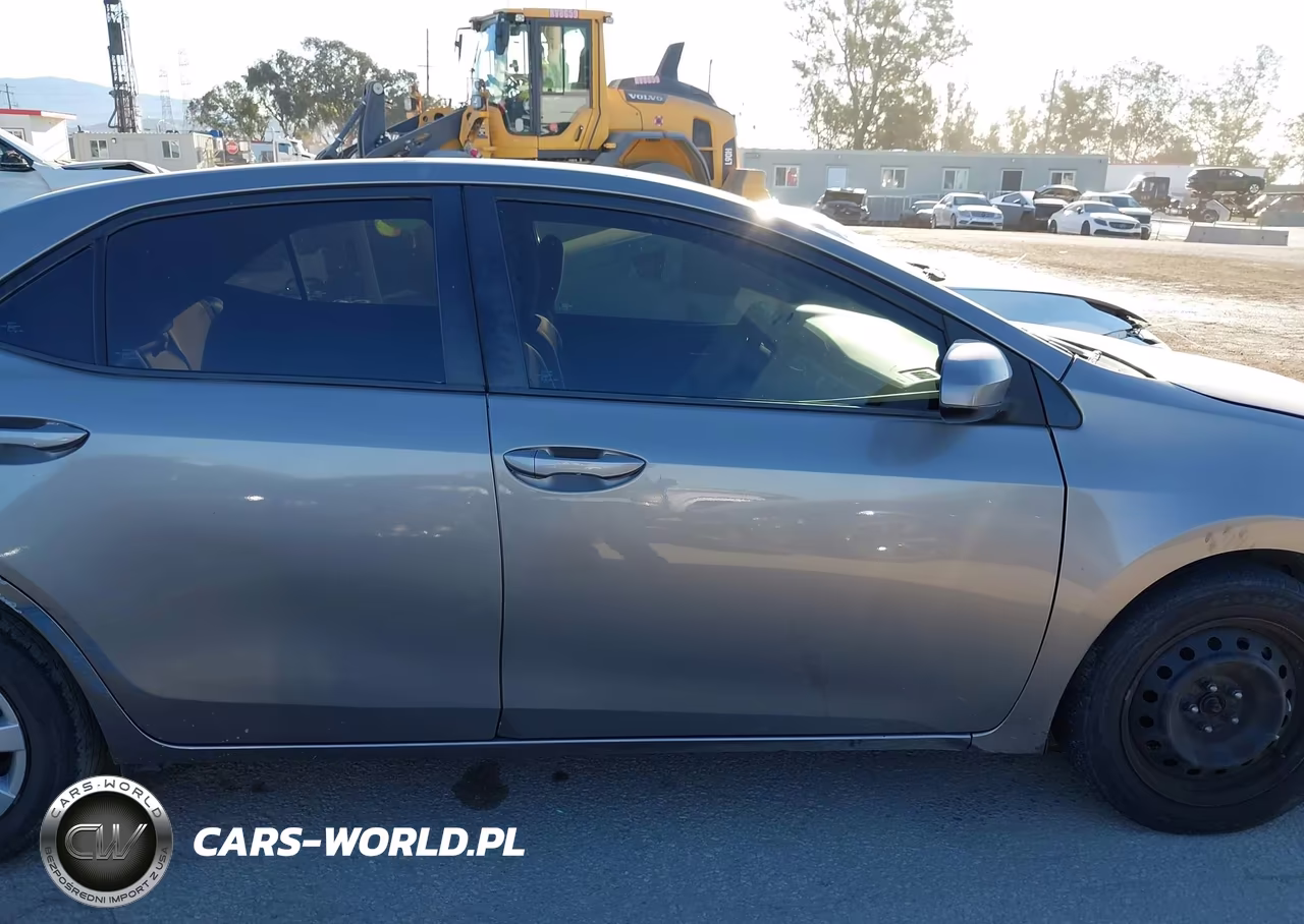 2015 Toyota Corolla Le VIN:5YFBURHE5FP194508 - 14
