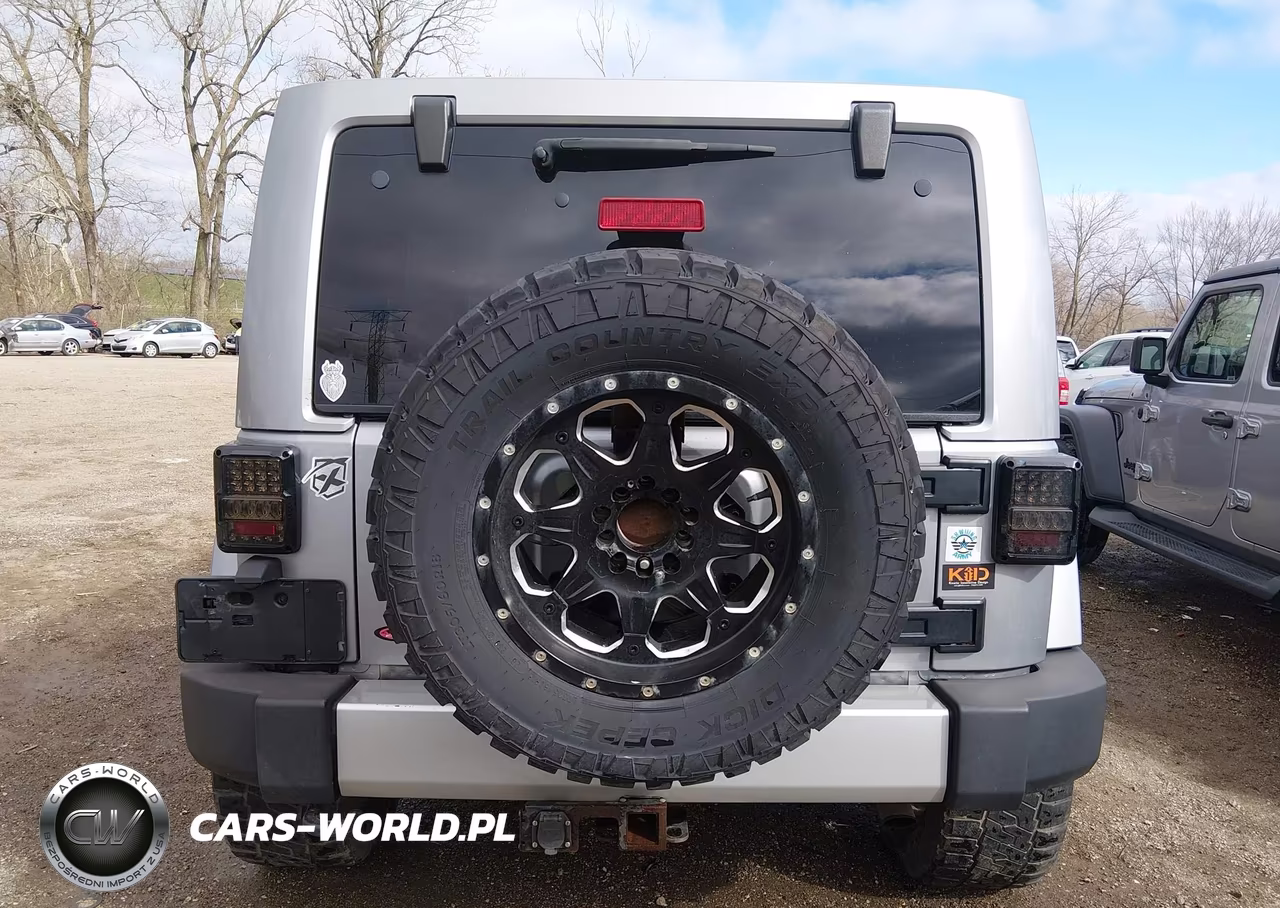 2013 Jeep Wrangler Unlimited Sahara VIN:1C4BJWEG2DL665940 - 16