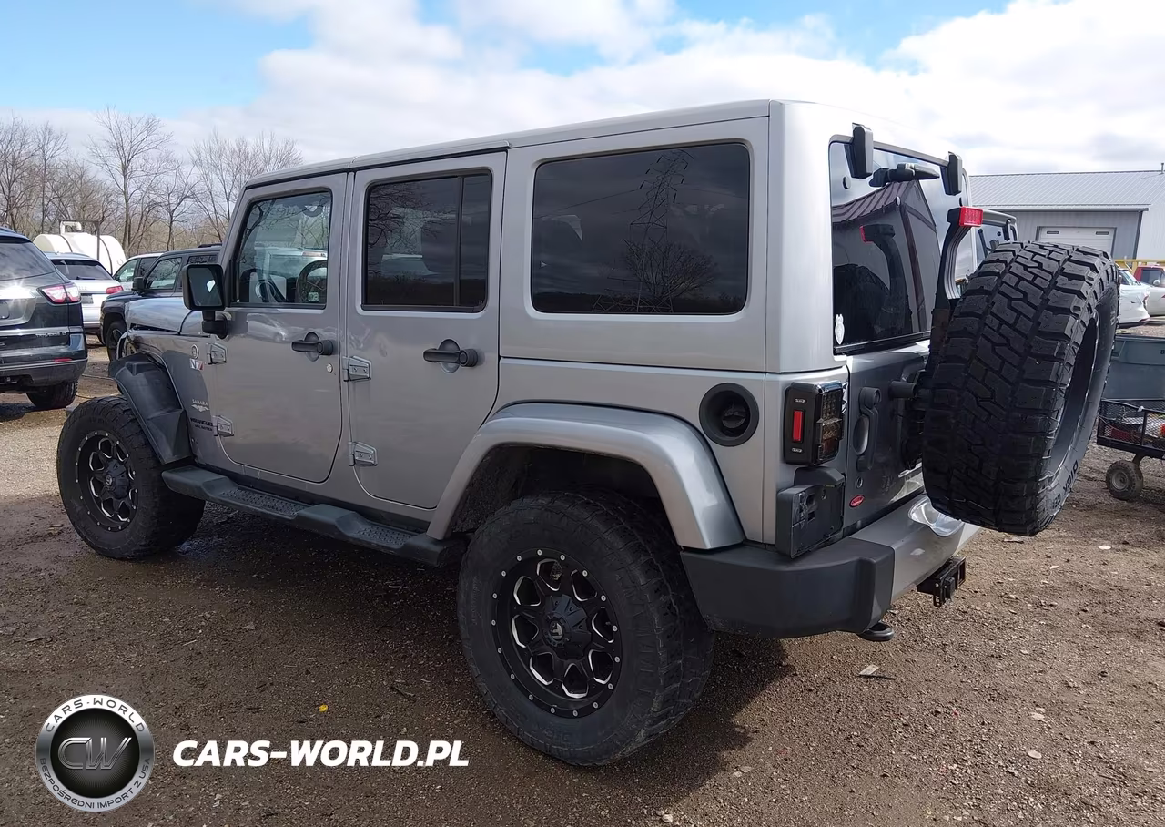 2013 Jeep Wrangler Unlimited Sahara VIN:1C4BJWEG2DL665940 - 3