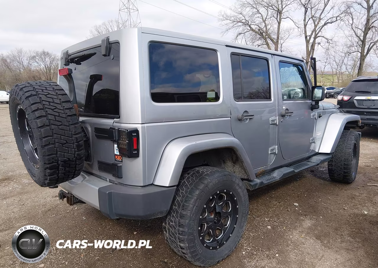 2013 Jeep Wrangler Unlimited Sahara VIN:1C4BJWEG2DL665940 - 4