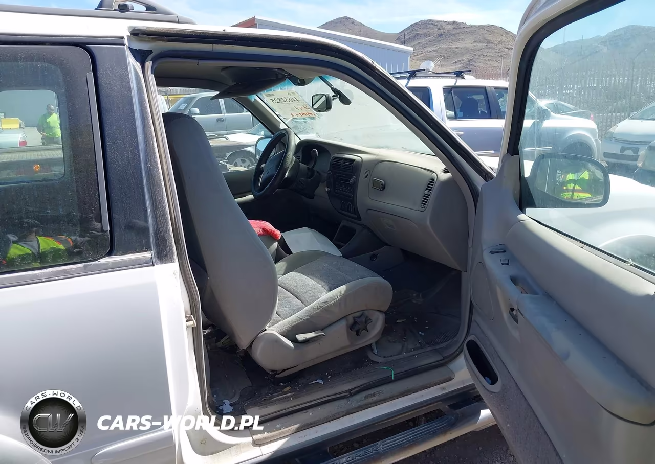 2000 Ford Explorer Sport VIN:1FMYU70E4YUA72038 - 5