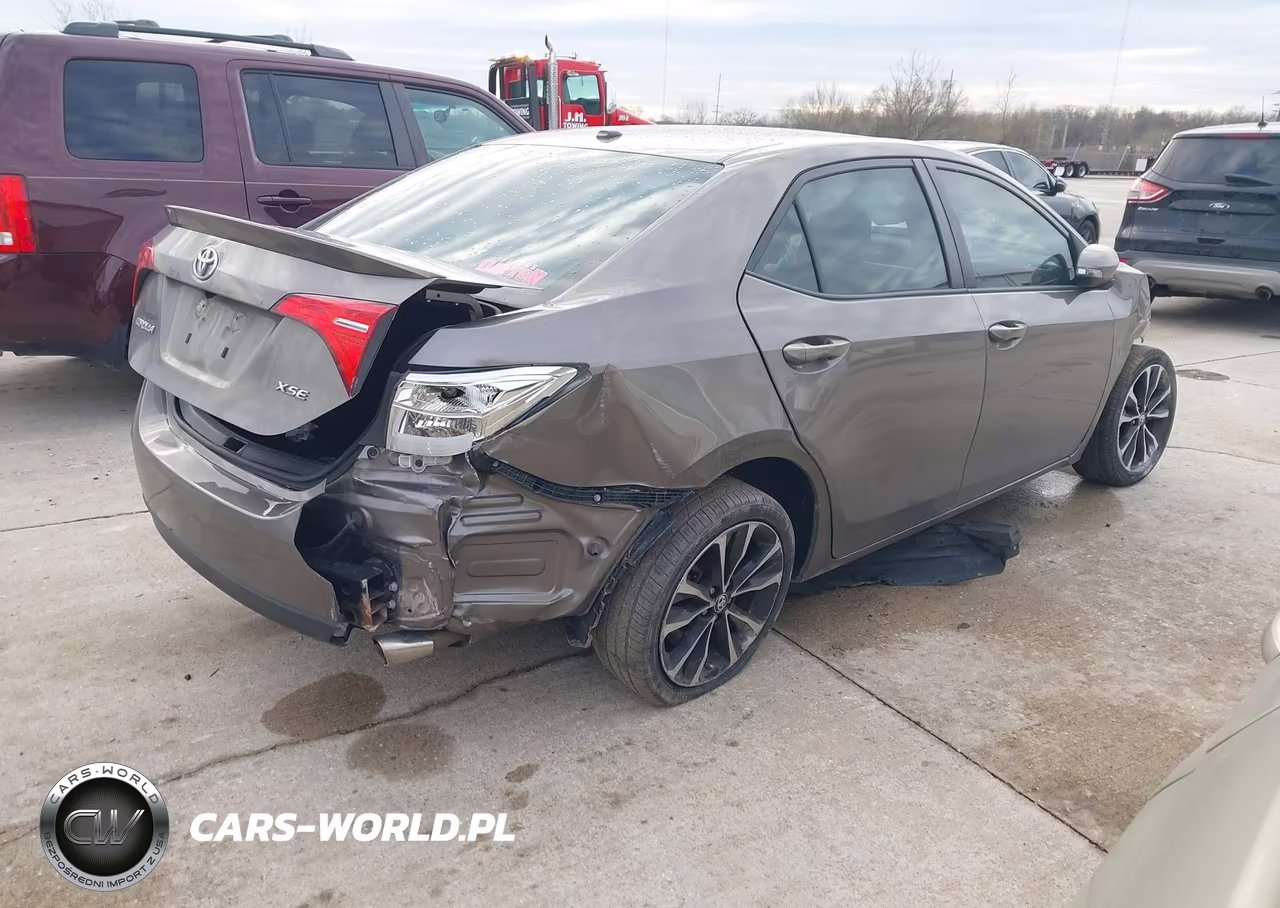 2018 Toyota Corolla Xse VIN:5YFBURHE1JP849482 - 4