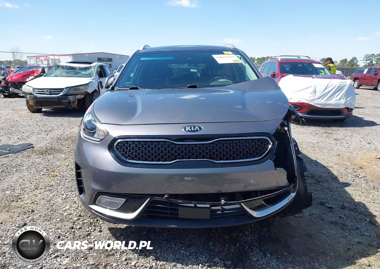 2018 Kia Niro Touring VIN:KNDCE3LC1J5125566 - 13