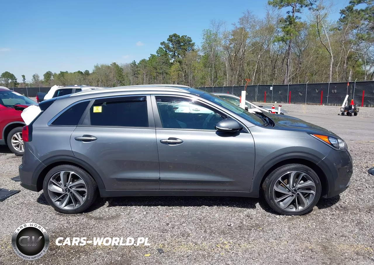 2018 Kia Niro Touring VIN:KNDCE3LC1J5125566 - 14