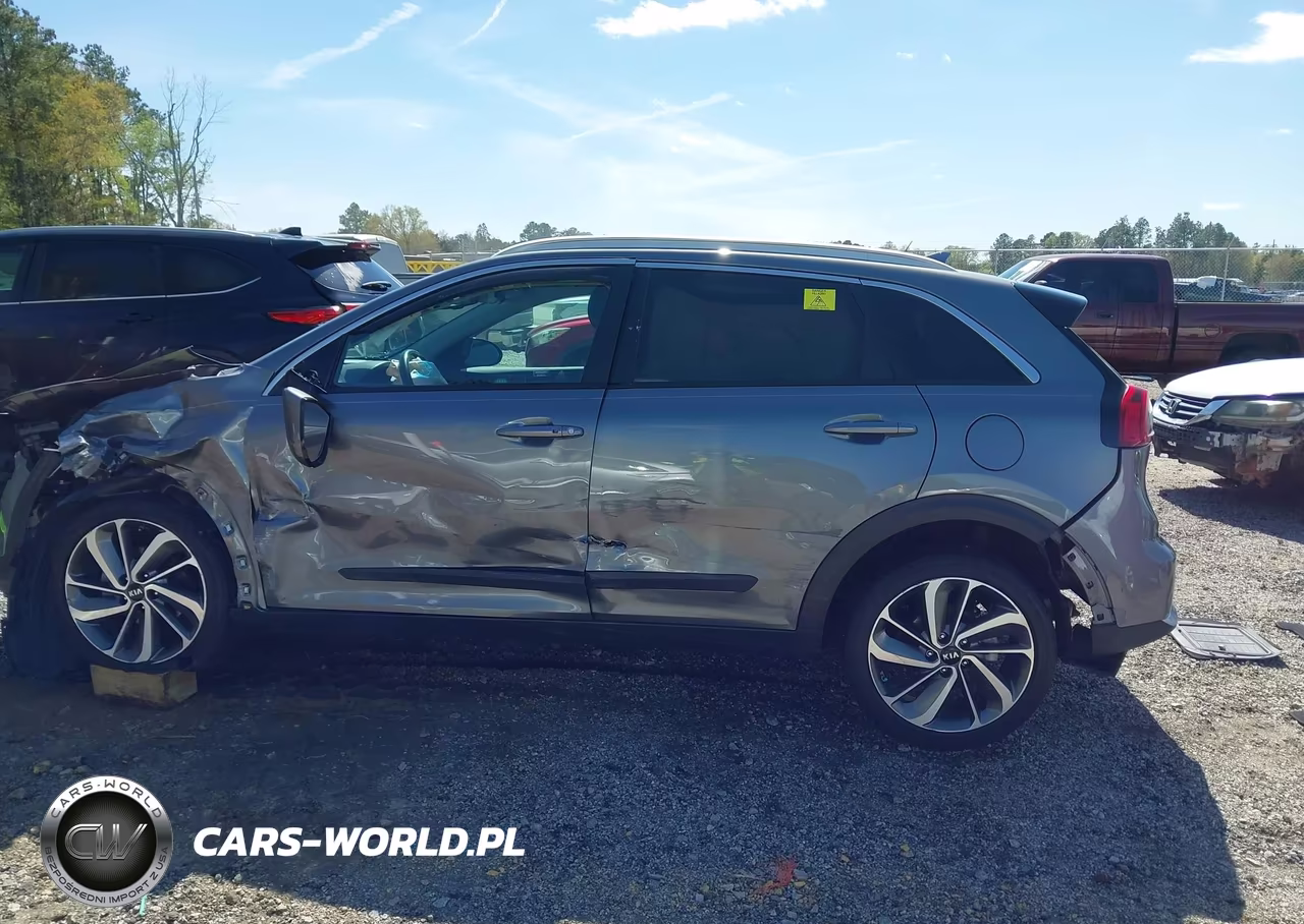 2018 Kia Niro Touring VIN:KNDCE3LC1J5125566 - 15