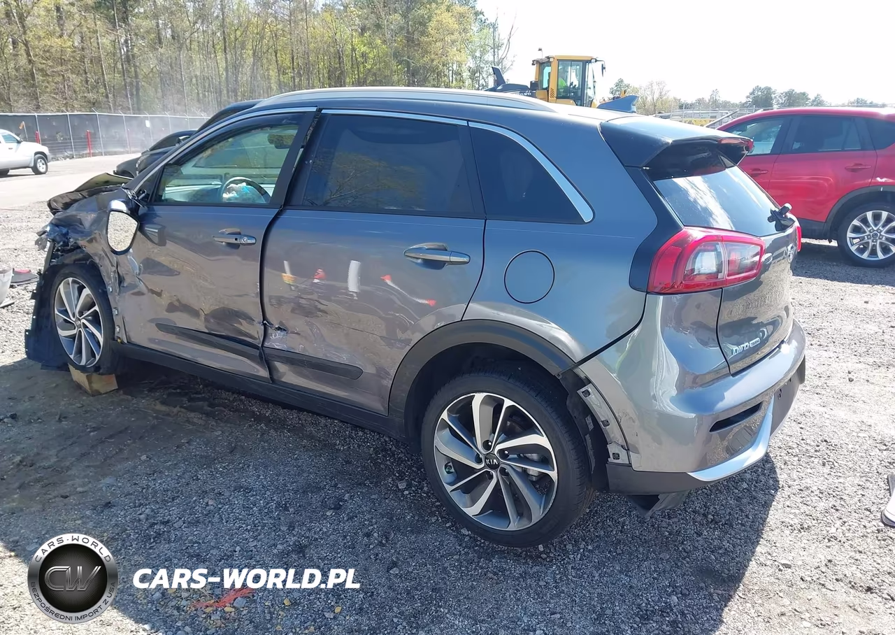 2018 Kia Niro Touring VIN:KNDCE3LC1J5125566 - 3