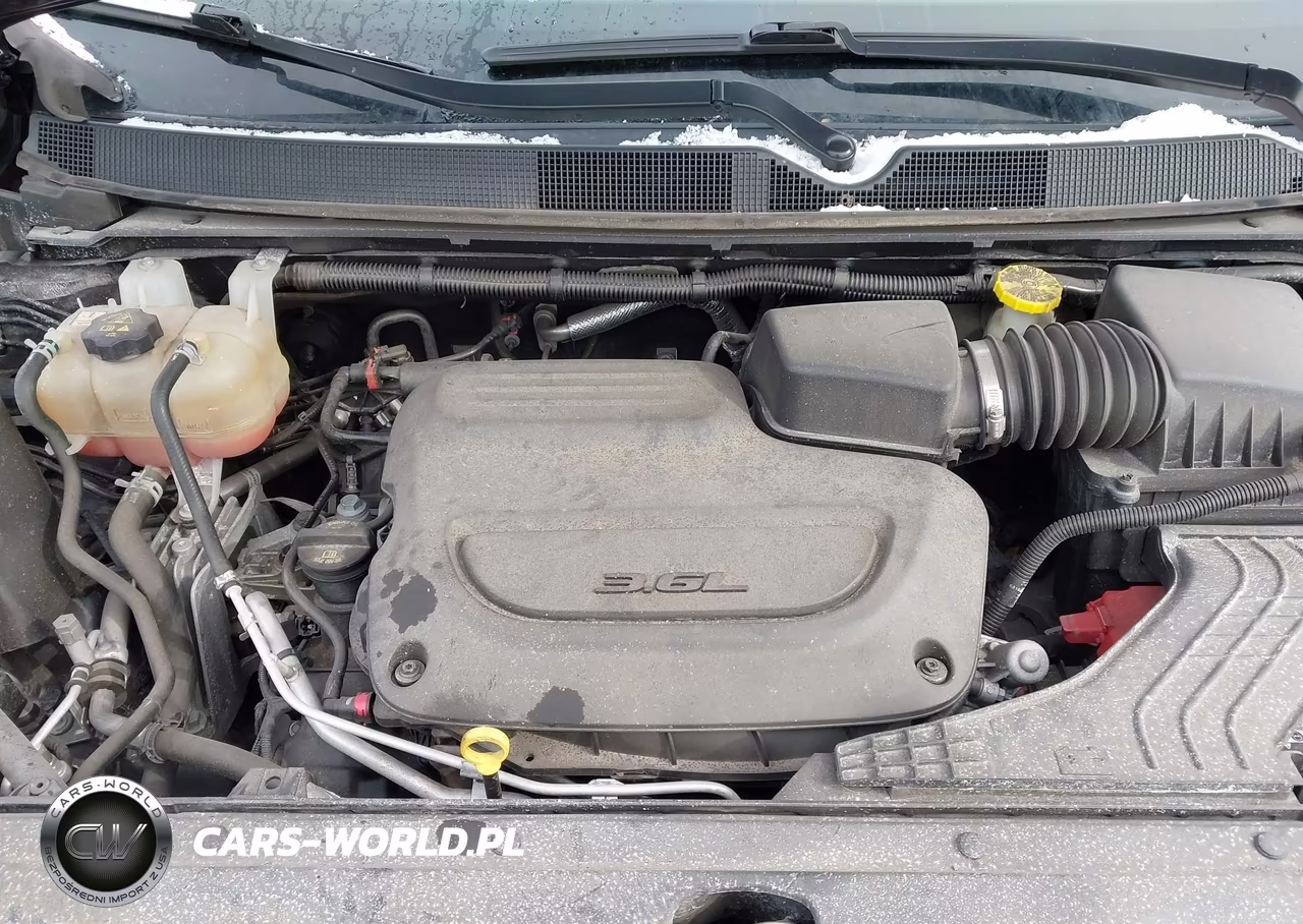 2020 Chrysler Pacifica Touring VIN:2C4RC1FG2LR135581 - 10