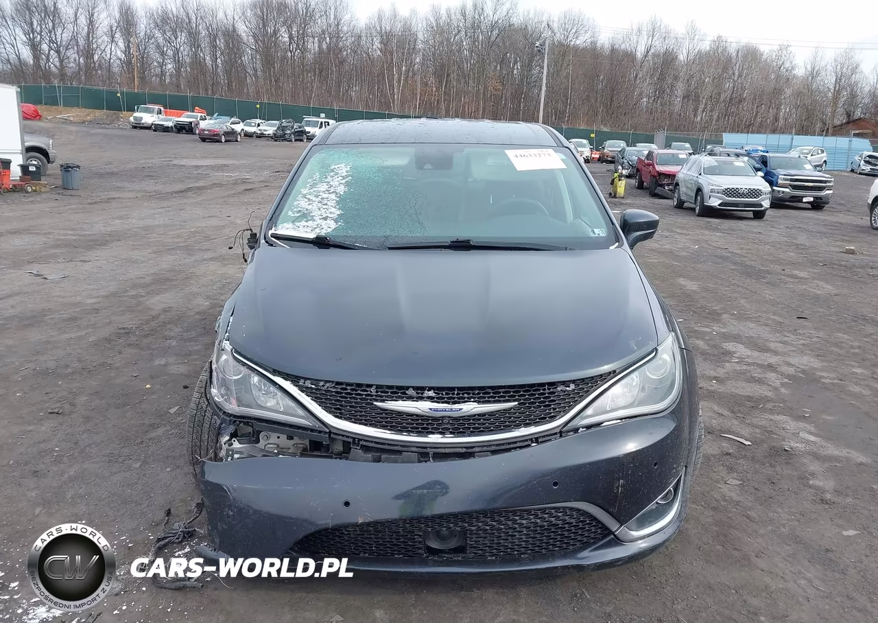 2020 Chrysler Pacifica Touring VIN:2C4RC1FG2LR135581 - 12
