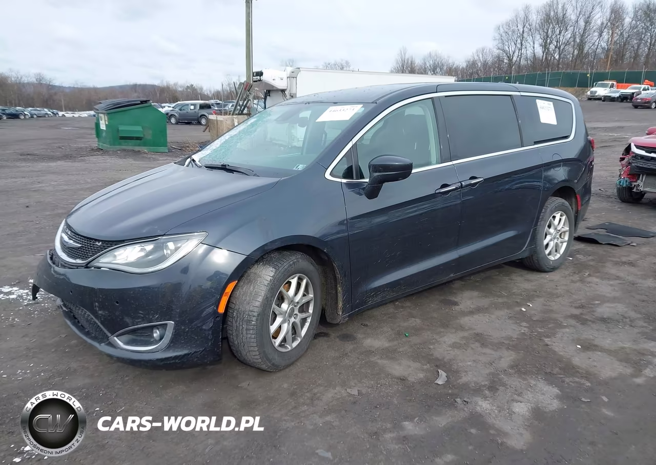 2020 Chrysler Pacifica Touring VIN:2C4RC1FG2LR135581 - 2