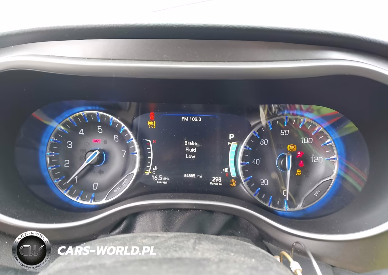 2020 Chrysler Pacifica Touring VIN:2C4RC1FG2LR135581 - 7