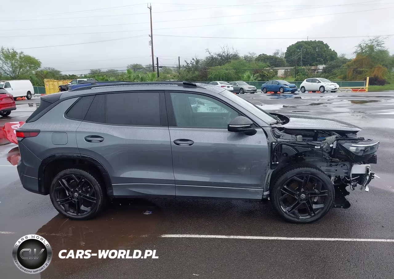 2025 Volkswagen Tiguan 2.0T Se R-Line Black VIN:3VVGR7RM7SM030911 - 14