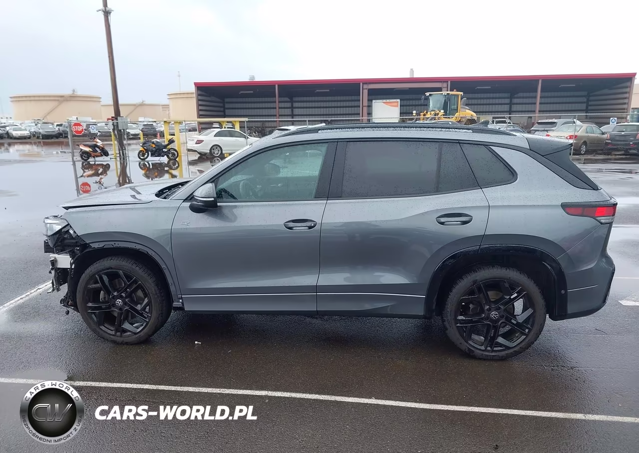 2025 Volkswagen Tiguan 2.0T Se R-Line Black VIN:3VVGR7RM7SM030911 - 15