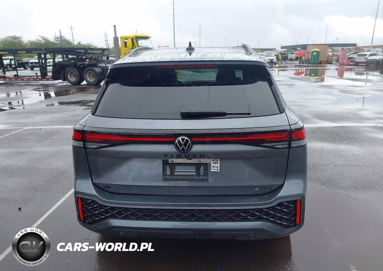 2025 Volkswagen Tiguan 2.0T Se R-Line Black VIN:3VVGR7RM7SM030911 - 17