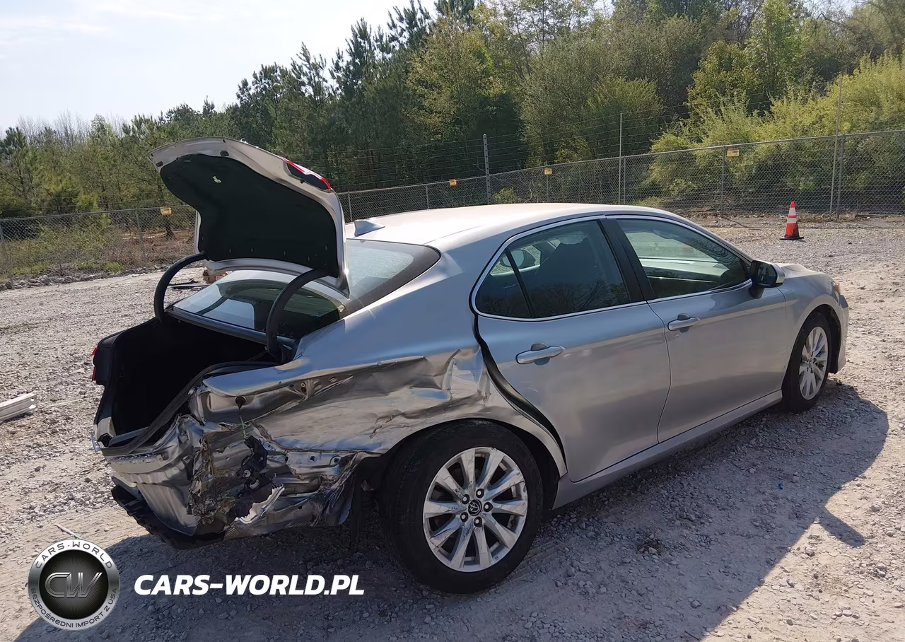 2019 Toyota Camry Le VIN:4T1B11HK8KU241202 - 4