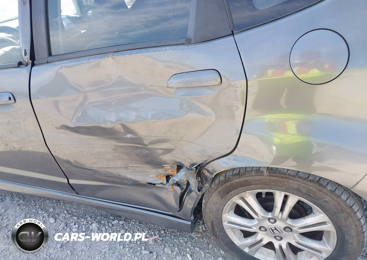 2011 Honda Fit Sport VIN:JHMGE8G56BC007812 - 13