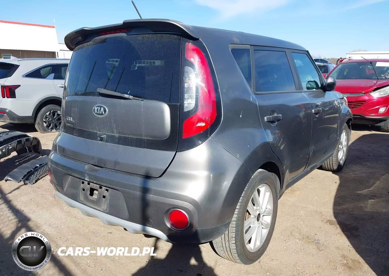2018 Kia Soul + VIN:KNDJP3A58J7536781 - 4