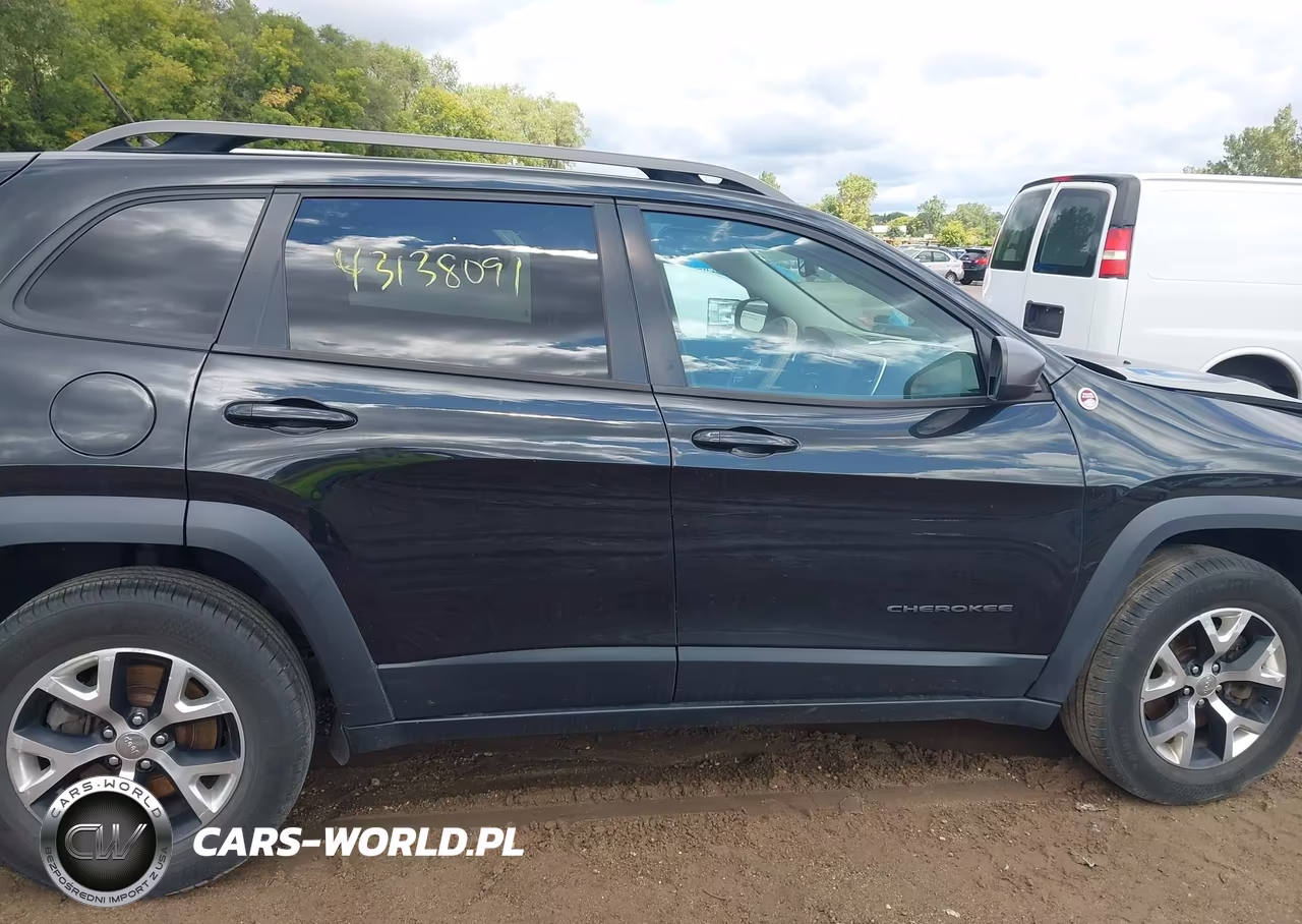 2015 Jeep Cherokee Trailhawk VIN:1C4PJMBS4FW772217 - 13