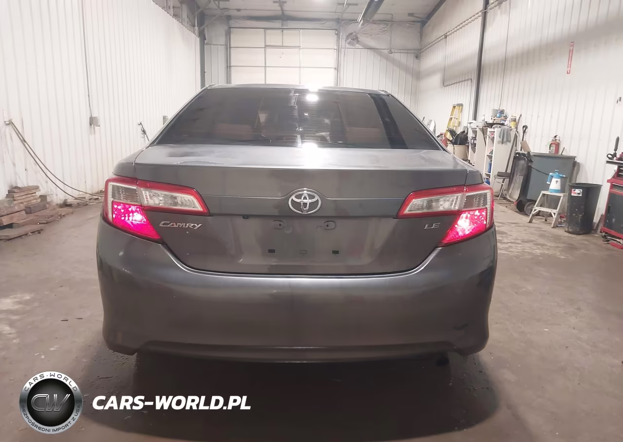 2014 Toyota Camry Le VIN:4T4BF1FK5ER411420 - 17