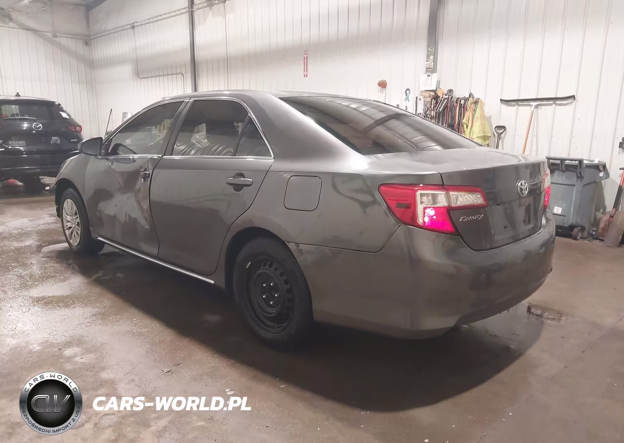 2014 Toyota Camry Le VIN:4T4BF1FK5ER411420 - 3