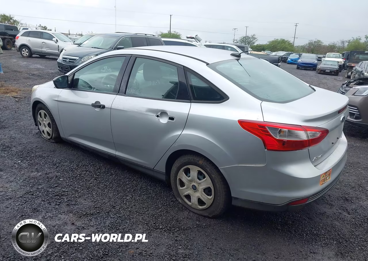 2013 Ford Focus S VIN:1FADP3E23DL382687 - 3