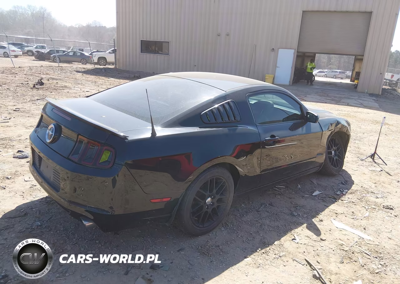 2014 Ford Mustang V6 VIN:1ZVBP8AM5E5324637 - 4