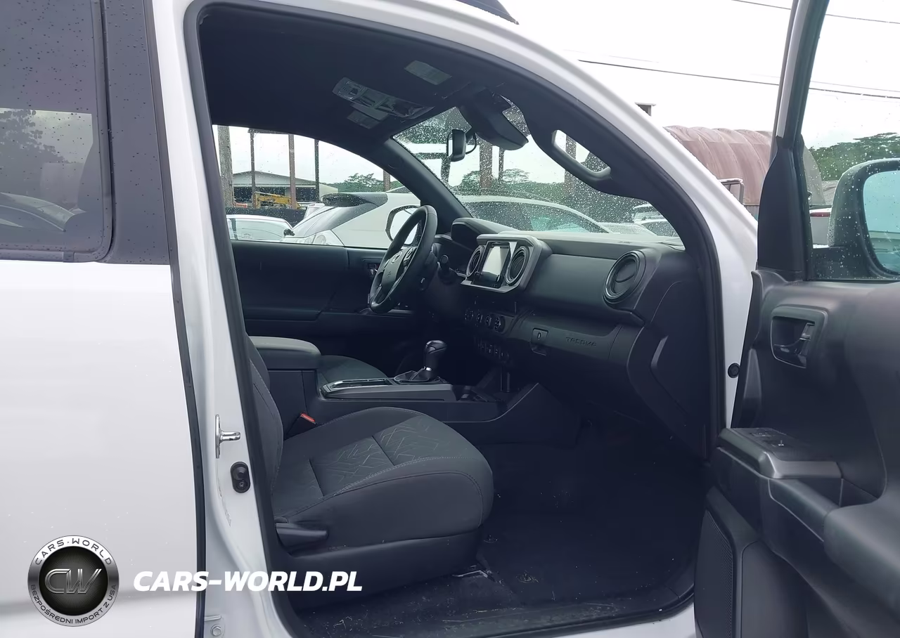 2018 Toyota Tacoma Trd Sport VIN:3TMCZ5AN2JM123419 - 5