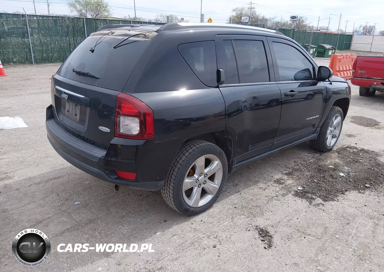 2014 Jeep Compass Latitude VIN:1C4NJCEB1ED650874 - 4